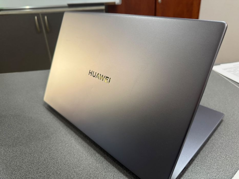 Продам HUAWEI MateBook 16