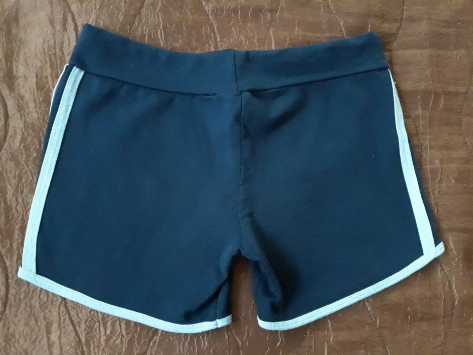 Къси панталонки +подарък