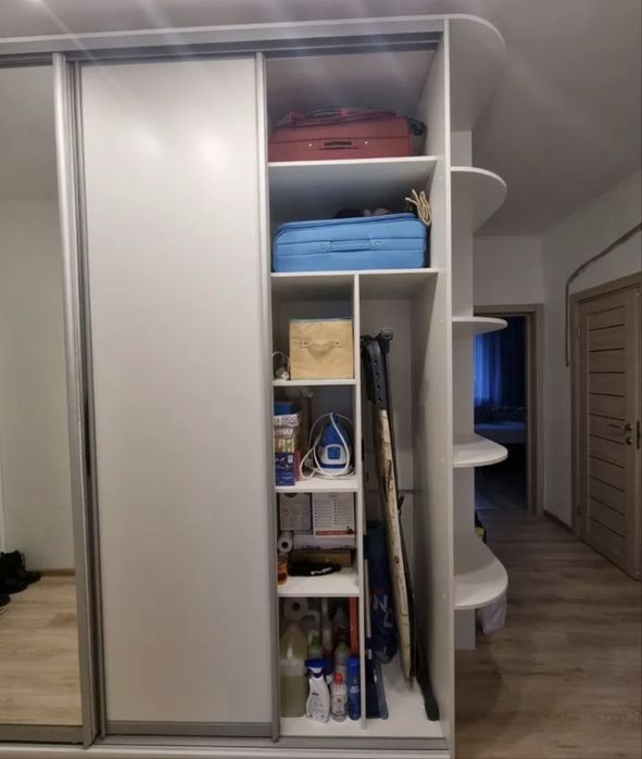 Шкаы купе белый с полкой