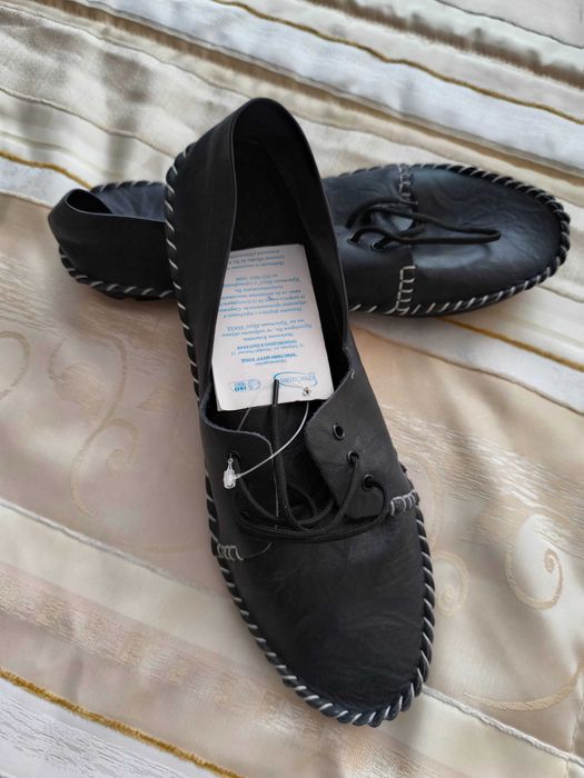 Чисто нови мокасини