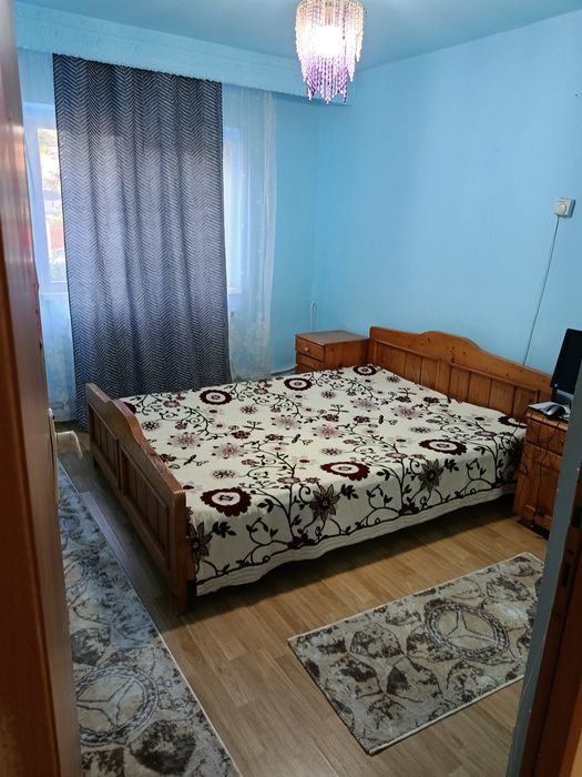 Închiriez apartament