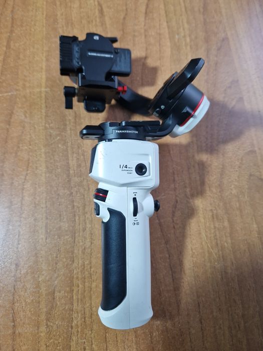 Stabilizator Zhiyun crame M3 pentru fotoaparat