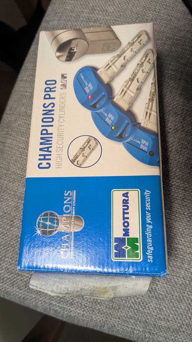 MOTTURA Champions Pro патрон за входна врата с 6 ключа и карта