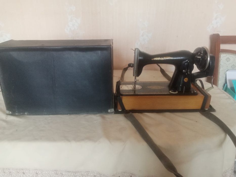 Продам советскую швейную машинку
