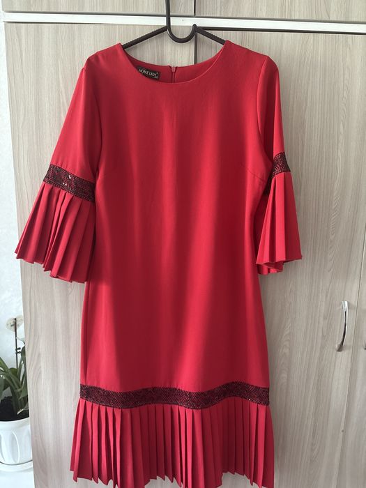 Продаю платья,костюмы,юбки