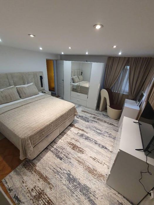 Дава се под наем Етаж от къща в Варна, Център - 85 кв.м за 800 € - Снимка #2