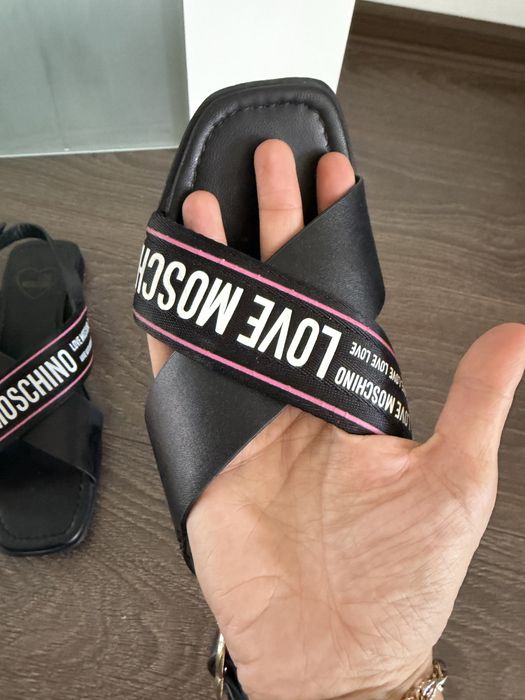 Опигинални сандали Love Moschino