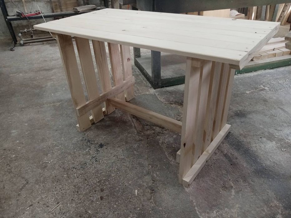 Нолична: Маса от масивна дървена