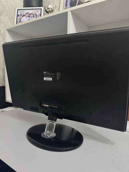 Монитор и клавиатура