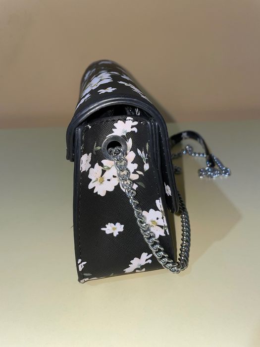 Малка дамска чанта с дълга дръжка