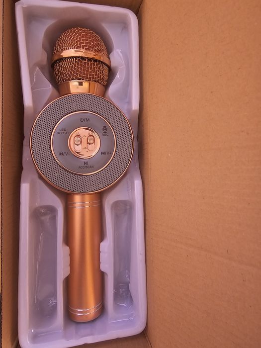 Микрофон за караоке със селфи функция и диско светлини, розово злато