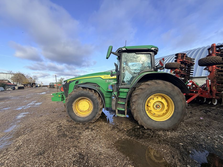 John deer 8R410
