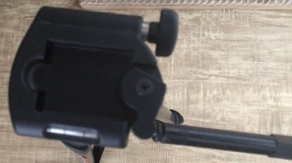 продам штатив для видеокамеоы