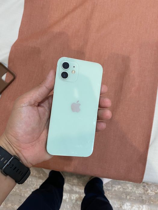 Айфон 12 сатылады