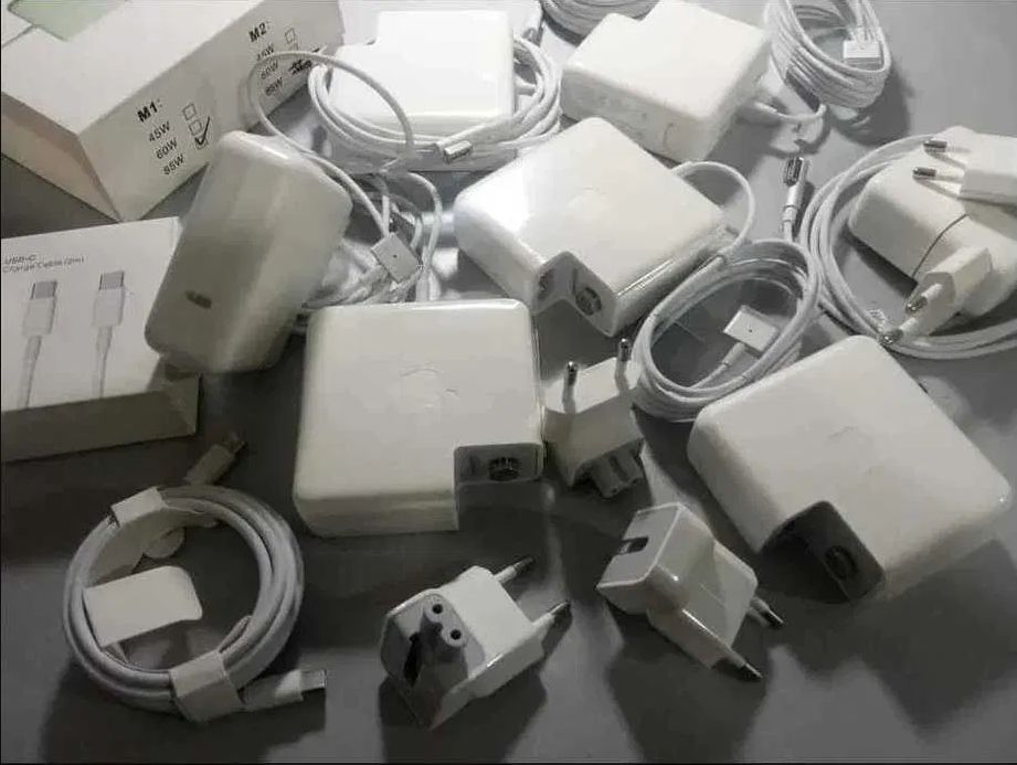 на ваш MacBook - зарядка, блок питания