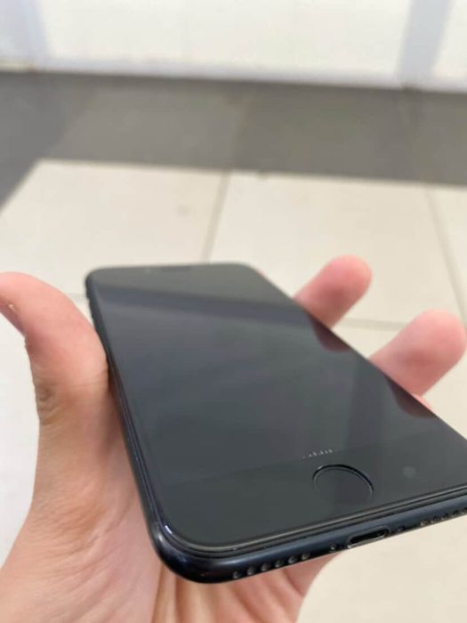 Продам iphone 7.