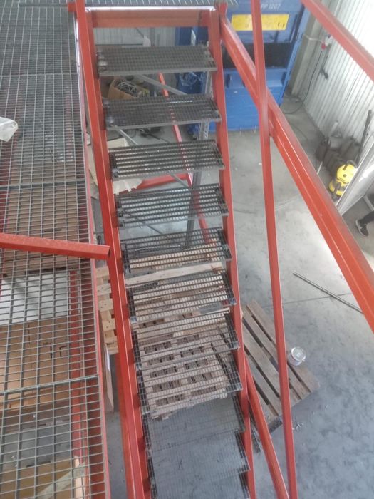 Rafturi metalice portapalet zincate