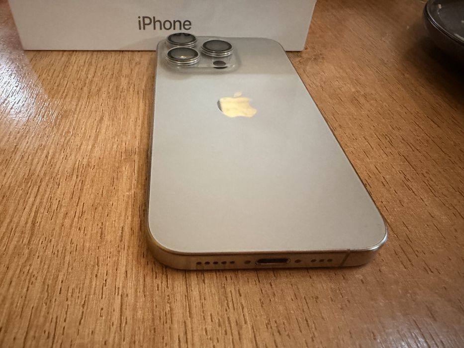 Продам Iphone 15 pro