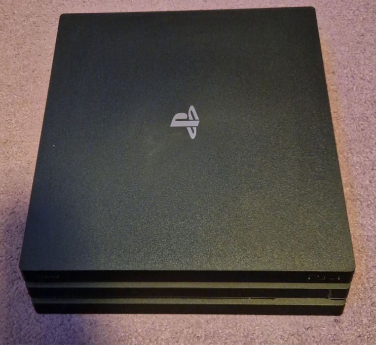 Play Station 4 pro 1tb