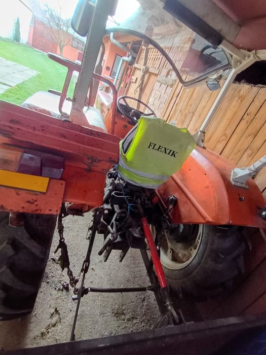 Tractor U445 și remorcă