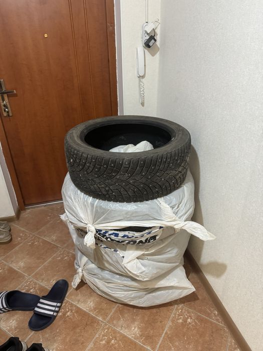 Продам резину Triangle 235/45/18