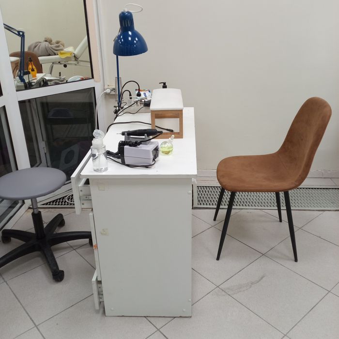 Продам стол маникюрный