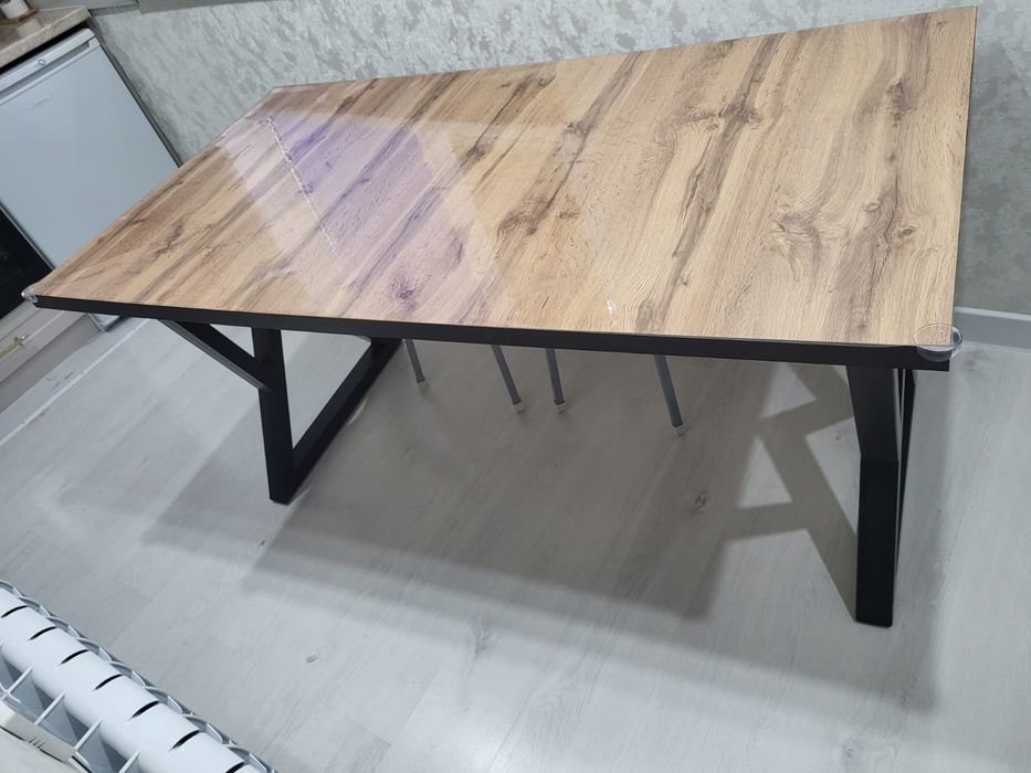 Продам обеденный стол