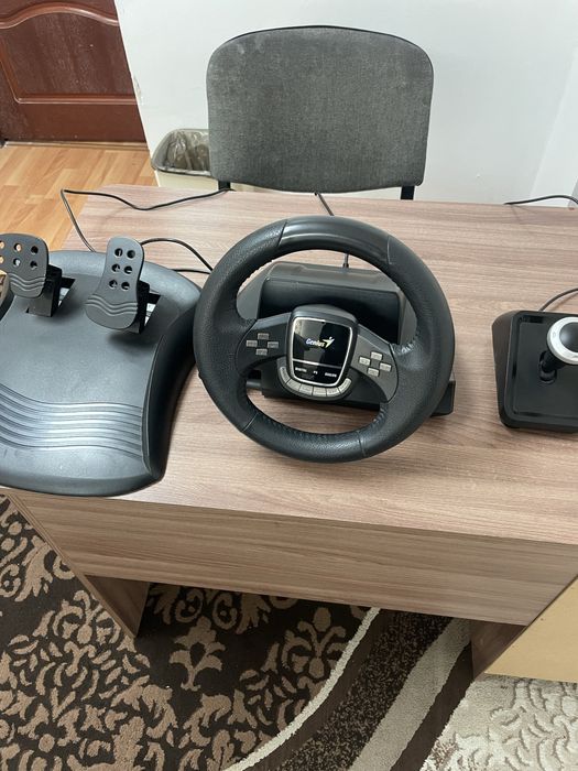 Игровой руль  подходит на все игры