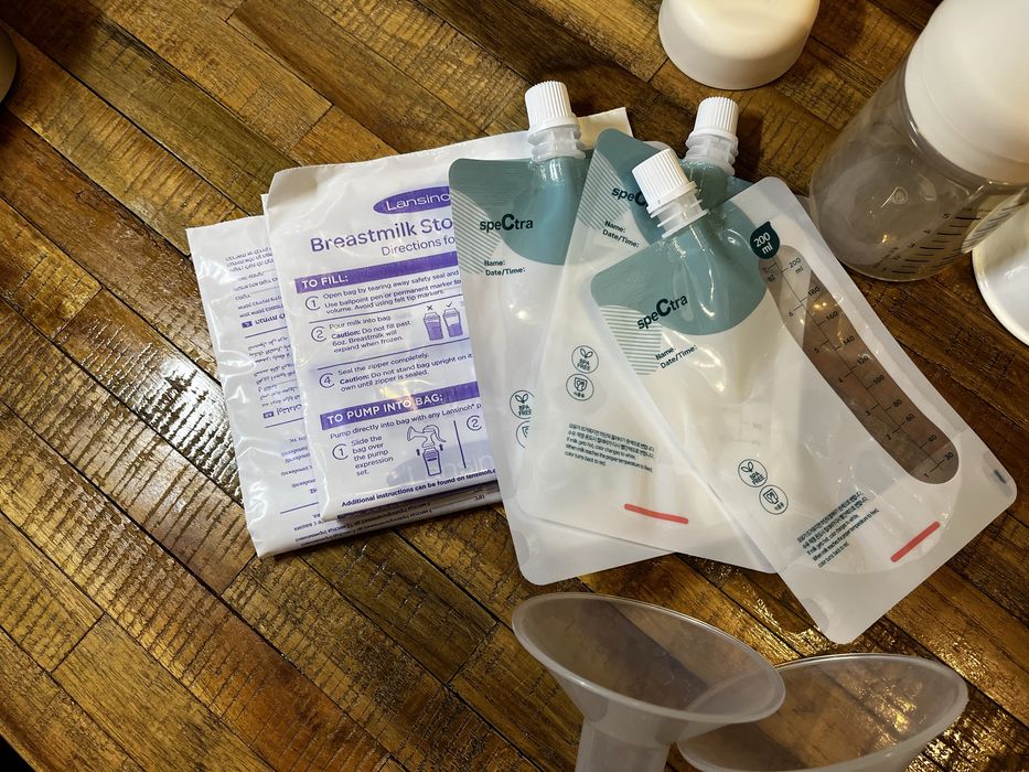 Pompă ambii sani Spectra ca NOUĂ + Accesorii extra + pungi de stocare