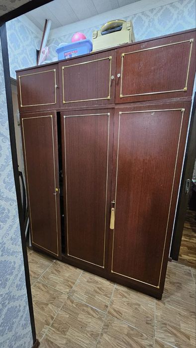 Шкаф для одежды с антресолью .