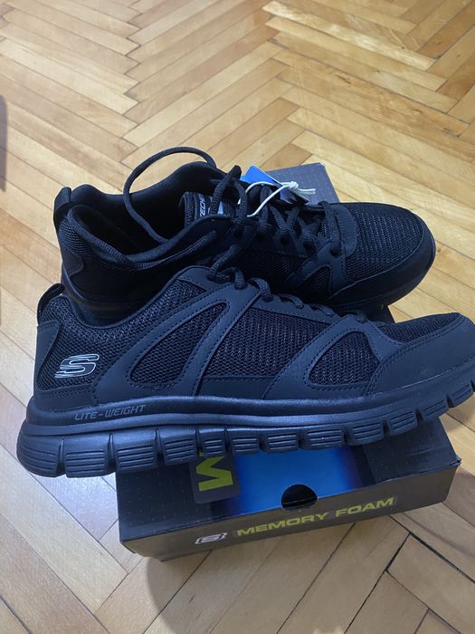 Skecher marimea 43 noi