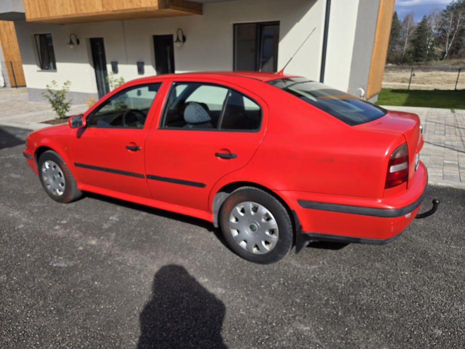 Skoda octavia 1,8 бензин
