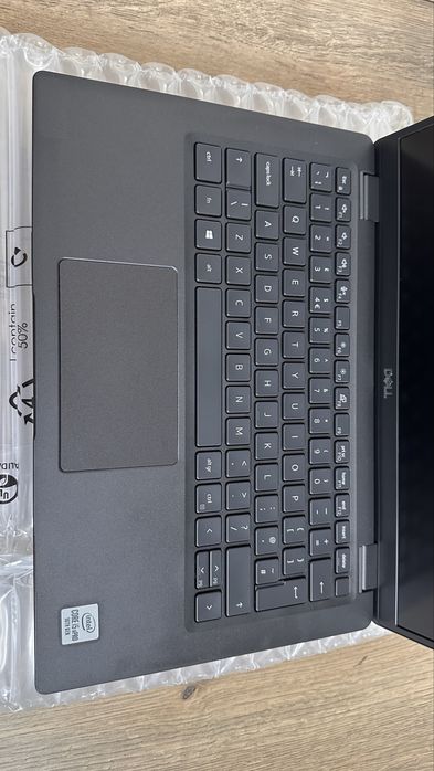 Лаптоп Dell Latudite 7310 FHD 13.3”  / Intel i5- 10310u 16GB RAM 256GB SSD / Windows 11 Pro