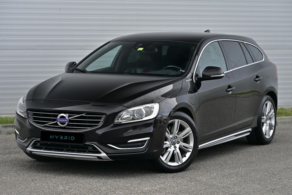 Volvo V60 Plug in Hybrid D6 Crosscountry 4X4   automat, navi, xenon