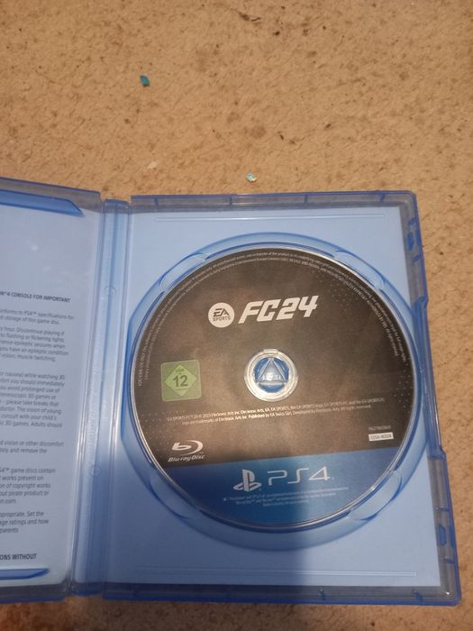 Vând ps 4 slim cu cont de fortnite