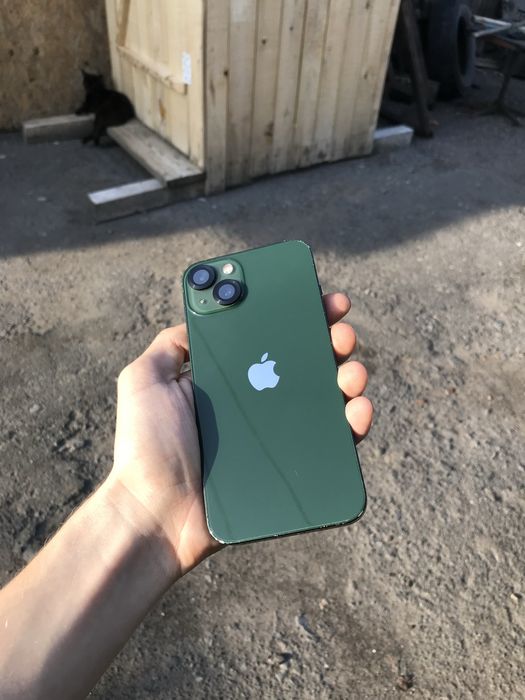 Продам Айфон 13