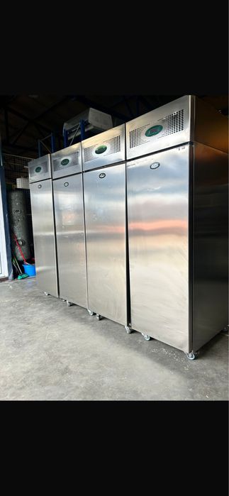 Frigider profesional dublu.