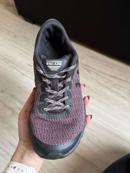 Vând adidași under armour mărimea 36.5