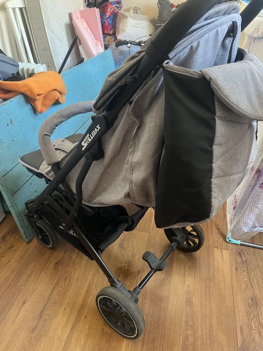Коляска прогулочная фирмы Skilmax