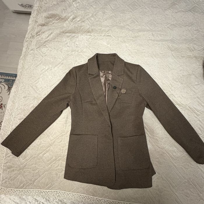 Продам пальто и костюм срочно