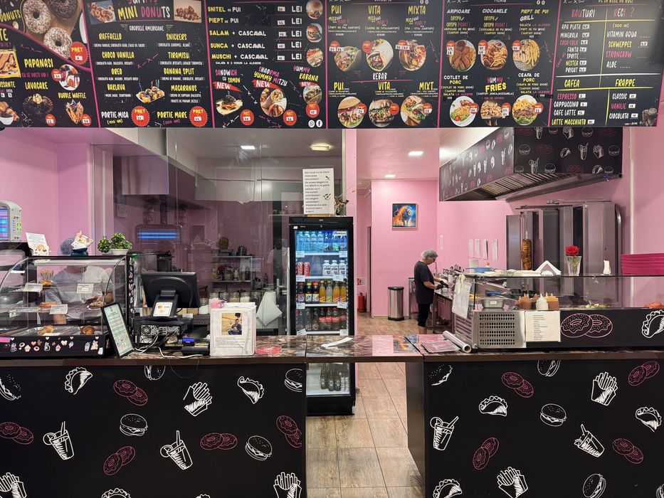 Vând afacere fast-food & patiserie Yummy Family Galați – la cheie