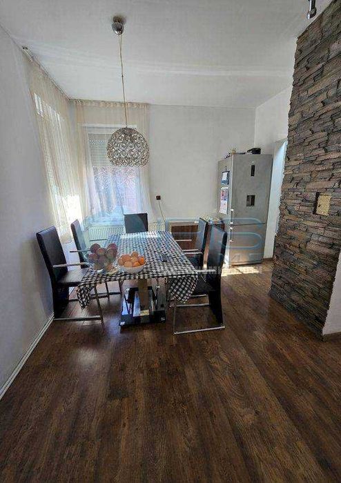 Дава се под наем Етаж от къща в Шумен, Център - 120 кв.м за 124950 € - Снимка #3