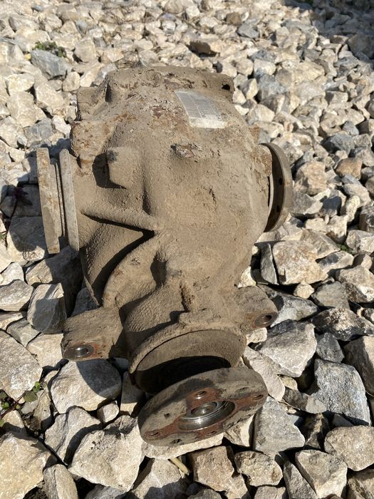 Диференциал с число 2.47 свален от BMW E46 330D ръчка