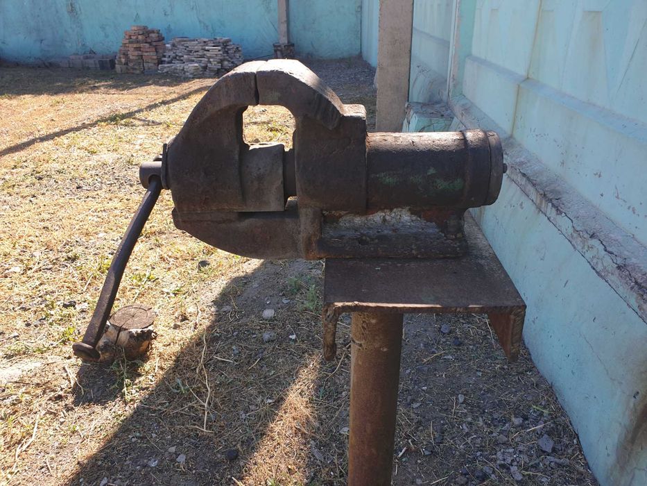 Тиски  советские