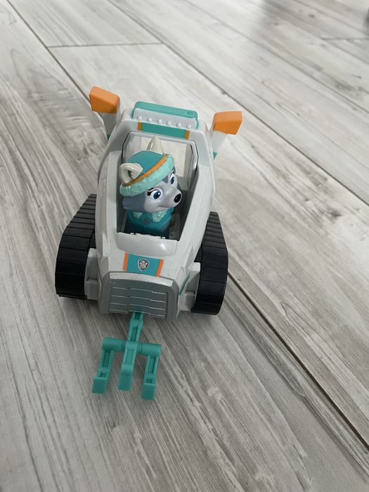 Set Patrula Catelusilor 5 vehicule si figurine