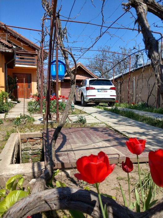 Casa de vanzare +teren generos