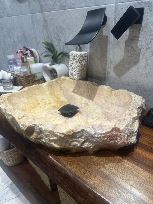 Мраморна мивка за баня