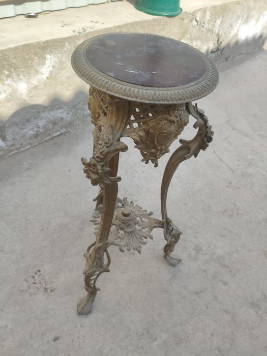 Подставка для цветов и ваз