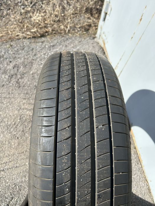 Продам шины R17 215/65