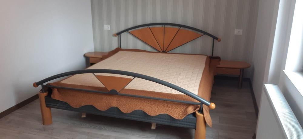 Apartament  cu un dormitor la curte  în Roman